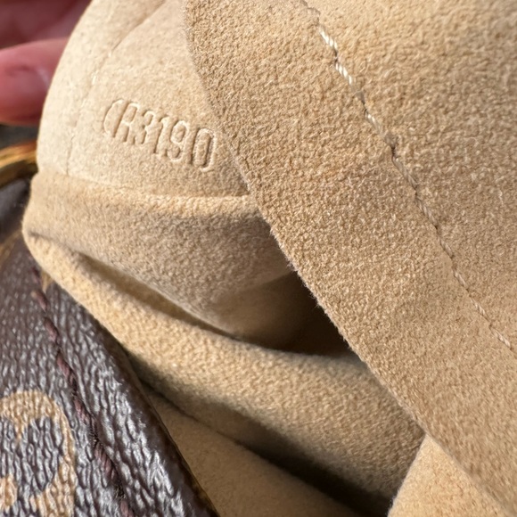 Pre owned Louis Vuitton Artsy MM - Picture 12 of 16